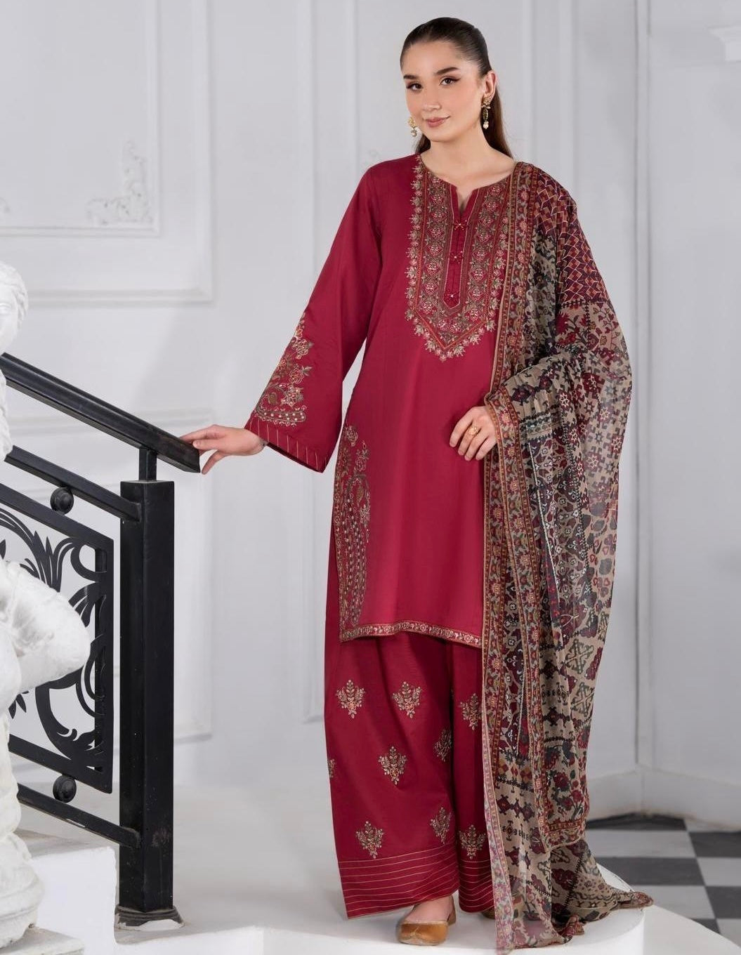 Pakistani suit shown for uk shoppers 