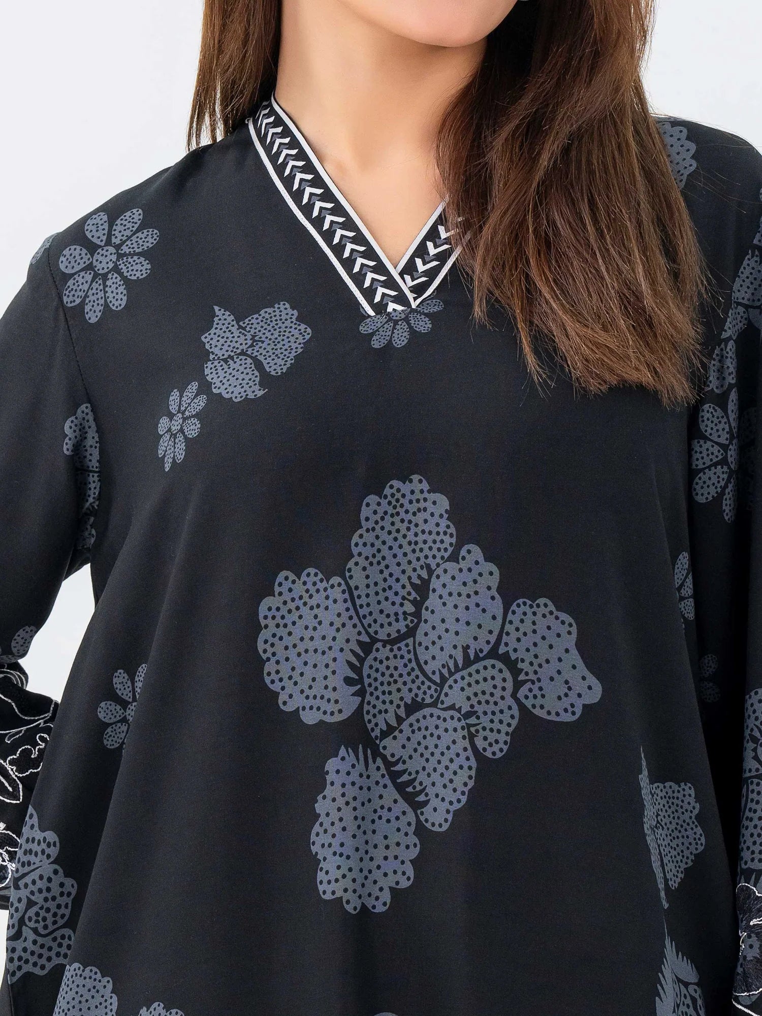 Limelight black printed embroidered linen shirt – winter collection – Salenmore6