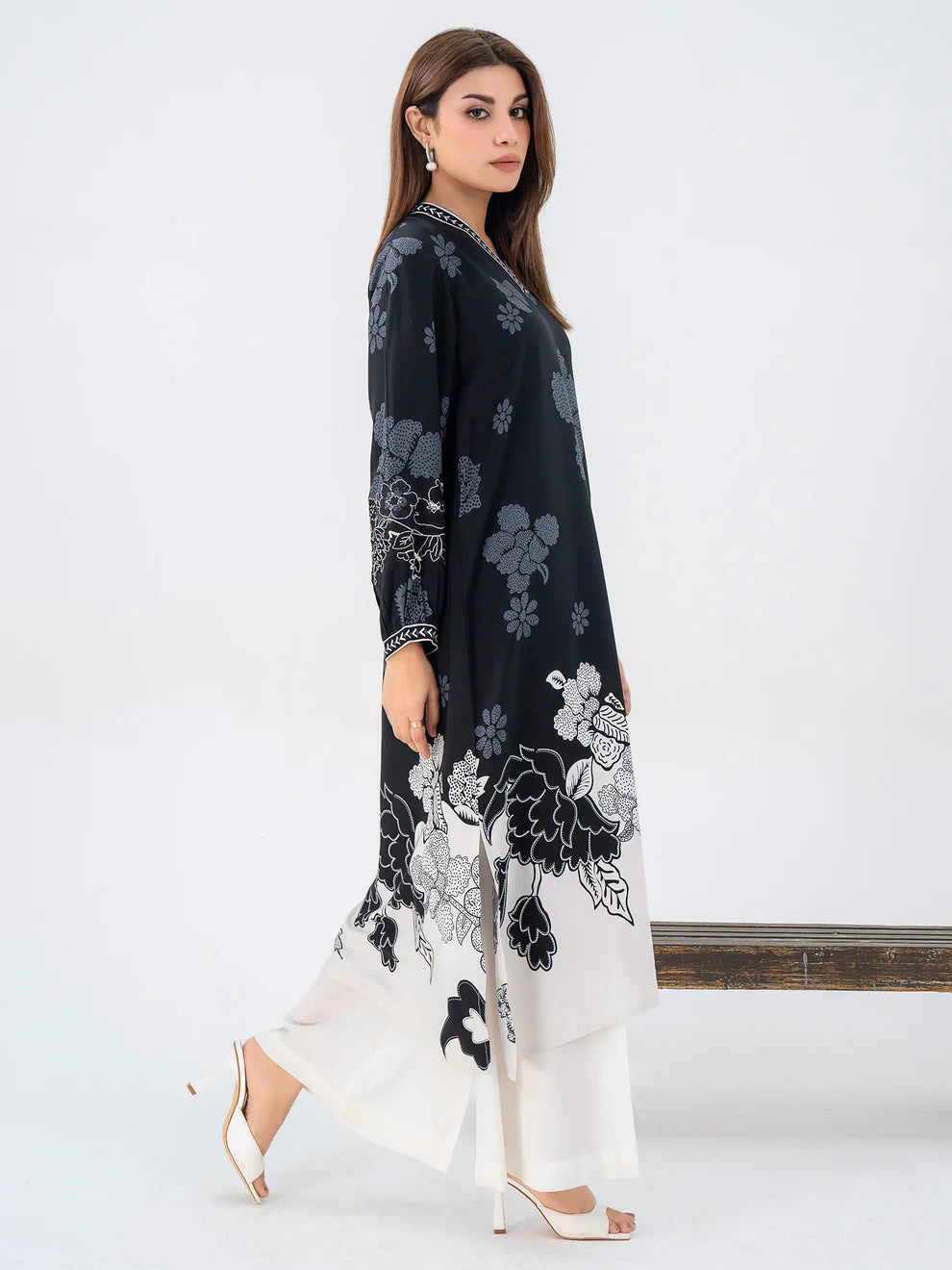 Limelight black printed embroidered linen shirt – winter collection – Salenmore4