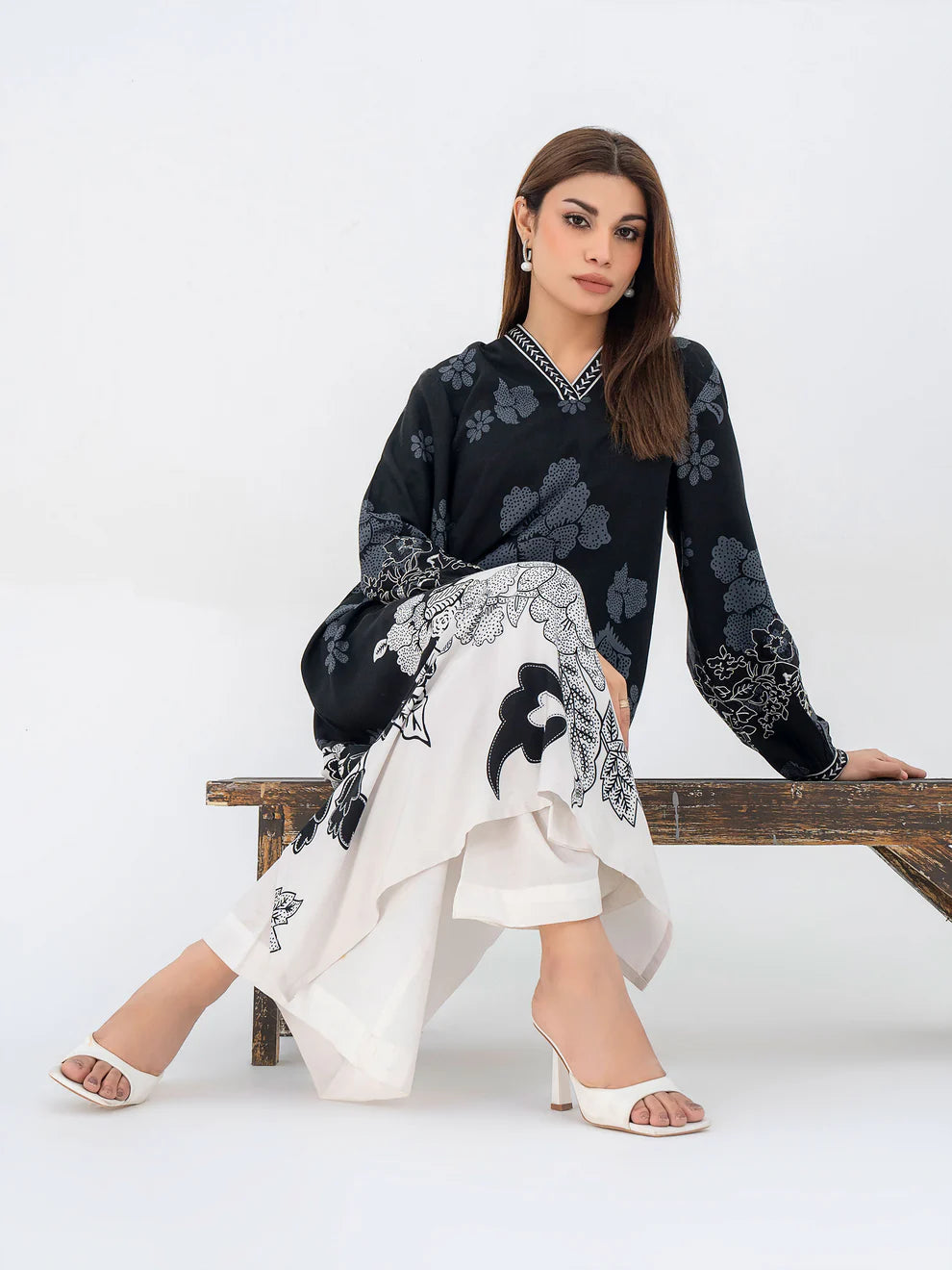 Limelight black printed embroidered linen shirt – winter collection – Salenmore2
